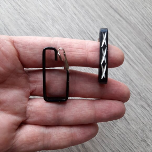 Vintage Black Clip On Earrings Rockabilly Etched Metal Rectangle Hoops Hong Kong - Picture 7 of 15